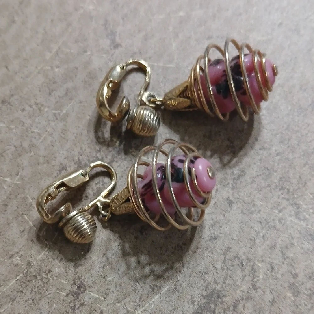 Vintage Stone Swirl Earrings - Picture 3 of 4